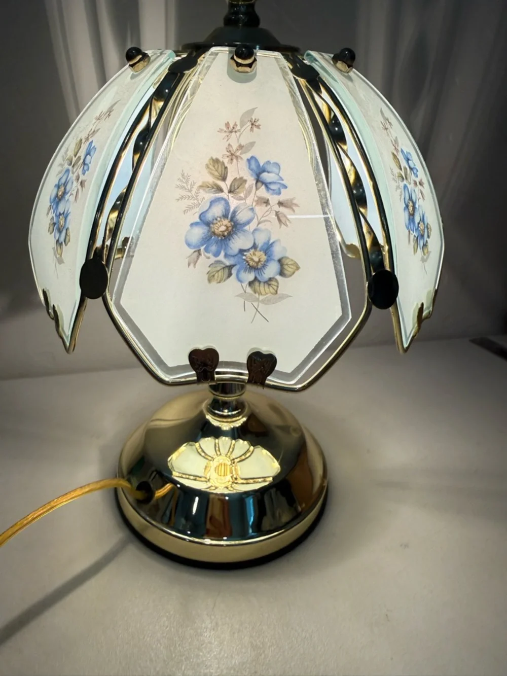 Vintage Hollywood Regency Table‎ Lamp Segmented Curved Glass Shade 3- Way Touch
